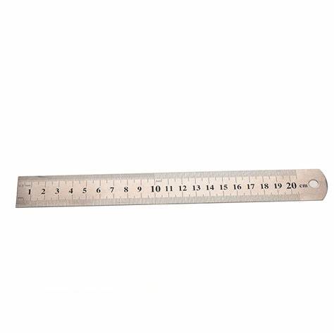 Règle de 20 cm minimum et  une équerre ( ou réquerre) 